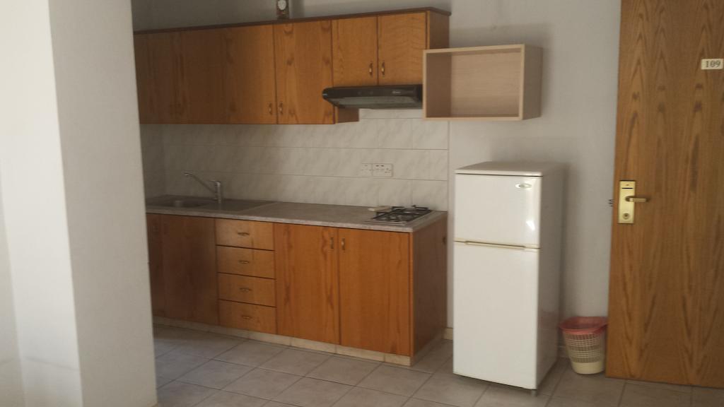 Elysso Apartments Lárnaca Habitación foto