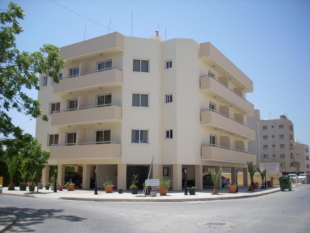 Elysso Apartments Lárnaca Exterior foto